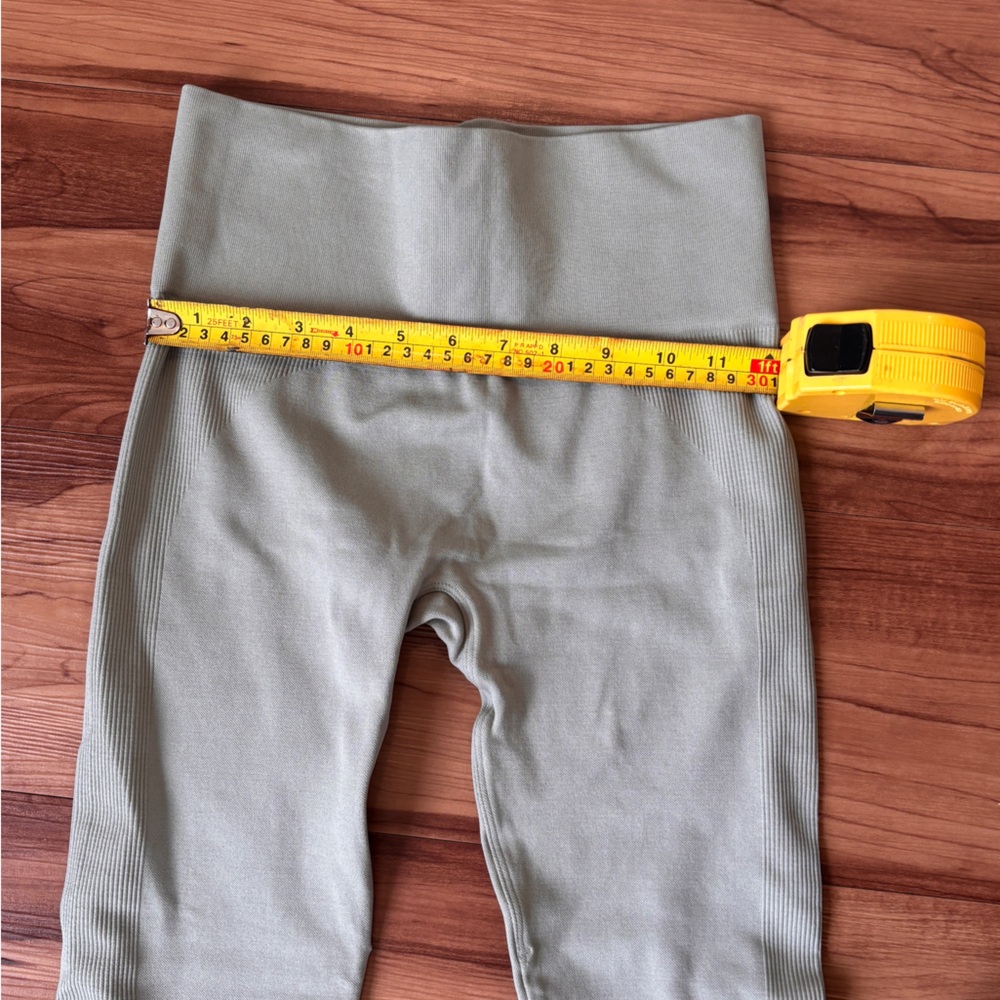 SET Active Sage Green Leggings + Bra - Picture 4 of 7